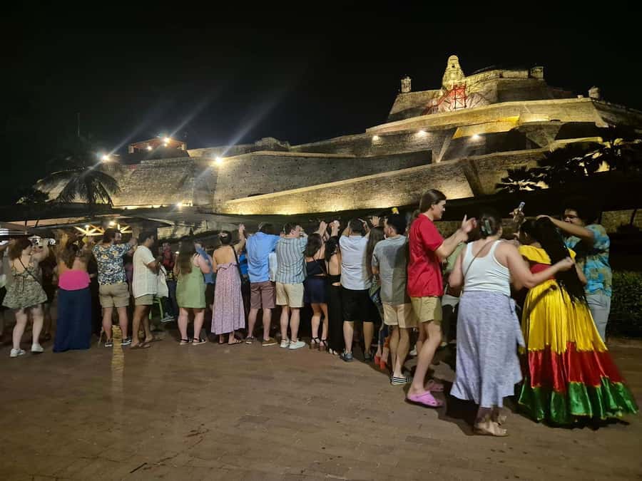 Cartagena: Night party in authentic Colombian chiva with entertainer - Ending in Getsemaní or heading back to Bocagrande