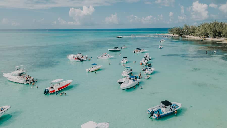 Cartagena: Party Boat to Cholon Beach with 2 Drinks & Lunch - How lively is the party?