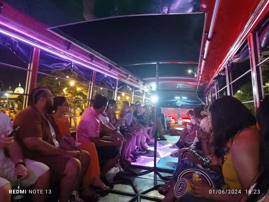 Cartagena: Party on a typical bus crossing the city - Finishing near Getsemani and the Arsenal