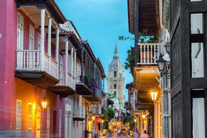 Cartagena Photo Experience - Walking through the Walled City