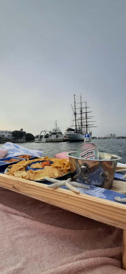 Cartagena: Private Sunset and Night Boat Tour - The First Hour: A Fast Look Across Cartagena Bay