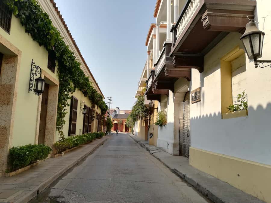 Cartagena: Private Walking Tour with German or Italian Guide - Meeting Cartagena beneath the Clock Tower