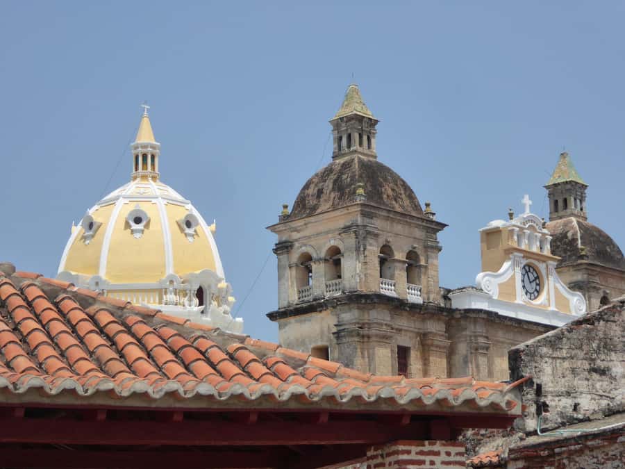 Cartagena: Private Walking Tour with German or Italian Guide - Plaza de la Proclamación and Plaza de la Aduana