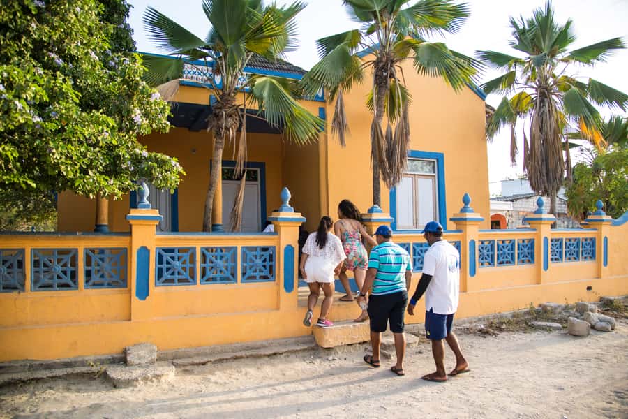 Cartagena: Rosario Island and Mangroves Private Day Trip - Walking Barú Village and meeting handcrafters