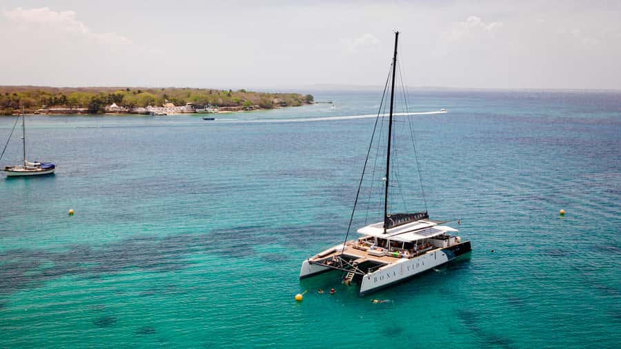 Cartagena: Rosario Islands Catamaran with Lunch and Snorkel - Lunch served while sailing back