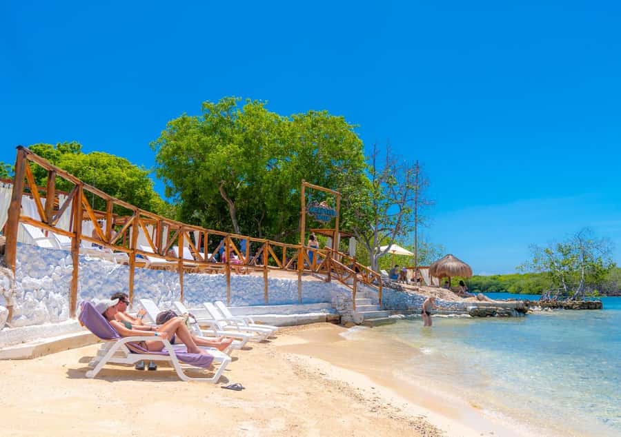 Cartagena: Rosario Islands Day Tour with Snorkel & Lunch - Isla Grande: Snorkeling and Clear Water