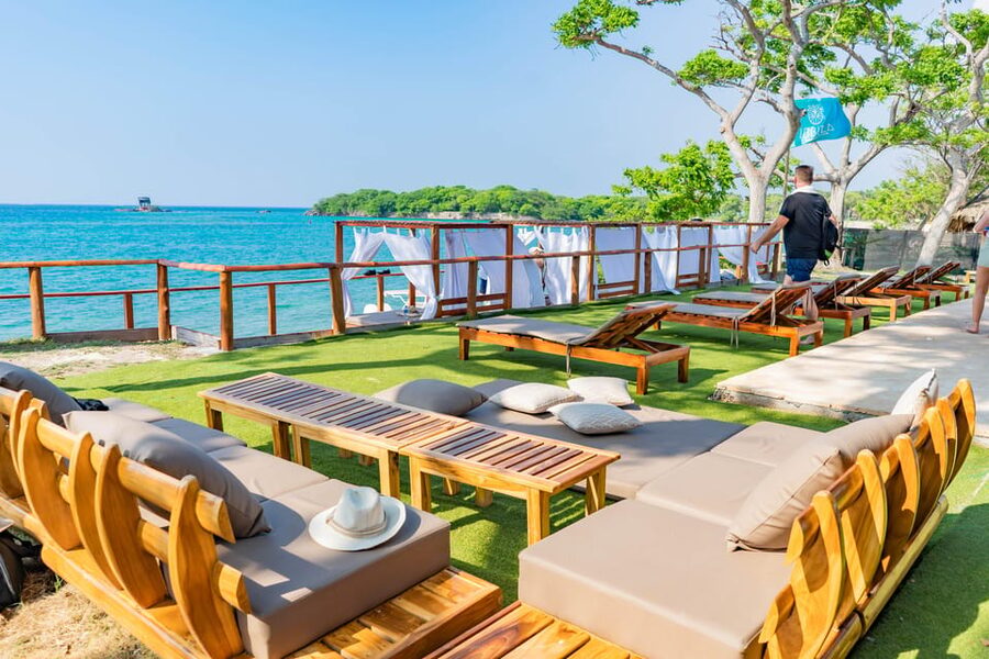 Cartagena: Rosario Islands Daypass Ibbiza Island Beach Club - Six hours at Ibbiza Island Beach Club