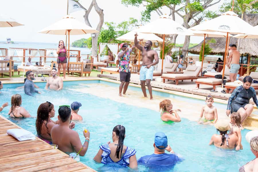 Cartagena: Rosario Islands Daypass Ibbiza Island Beach Club - Starting early at Todomar Marina