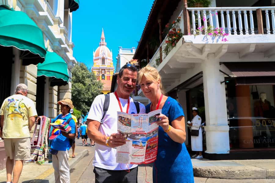 Cartagena: Shared Walking Tour of the Colonial Old Town - Stories of conquerors, pirates, and local legends