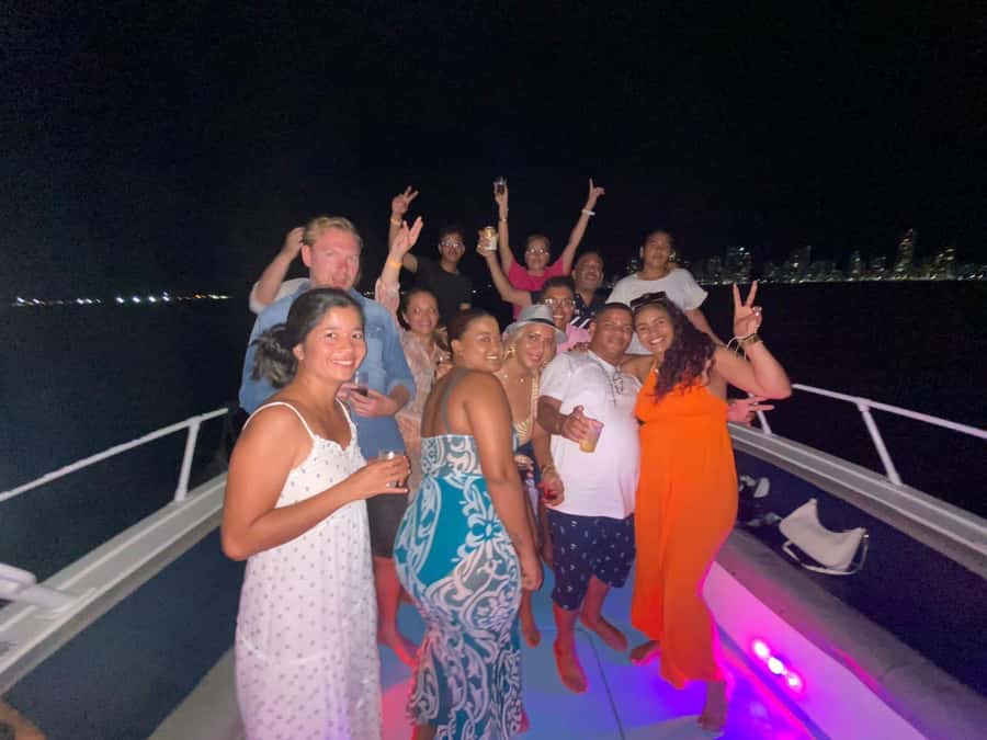 Cartagena: Speed Boat Party on the Bay with open bar - Meeting at Muelle de los Pegasos