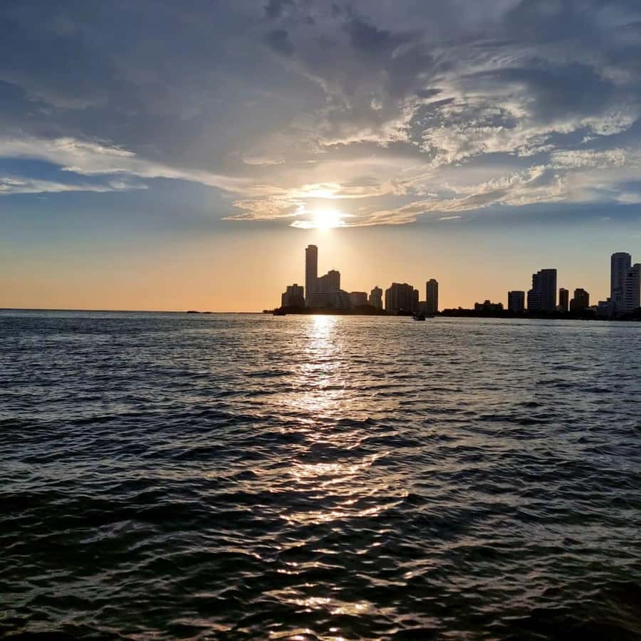 Cartagena: Sunset baytour with Dj, drinks and disco - Why this sunset boat party works