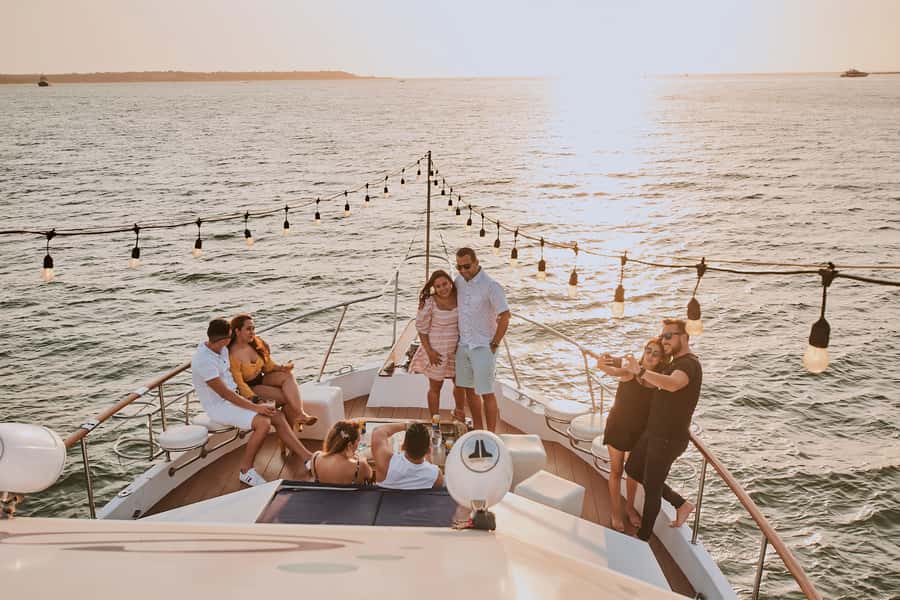 Cartagena: Sunset Cruise with Open Bar - Why a 90-minute bay cruise works so well