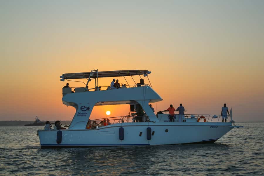 Cartagena: Sunset Cruise with Open Bar - Returning through the inner bay at night