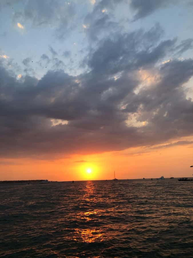 Cartagena: Sunset in boat in the bay with music and liquor - Is $24 a good value?