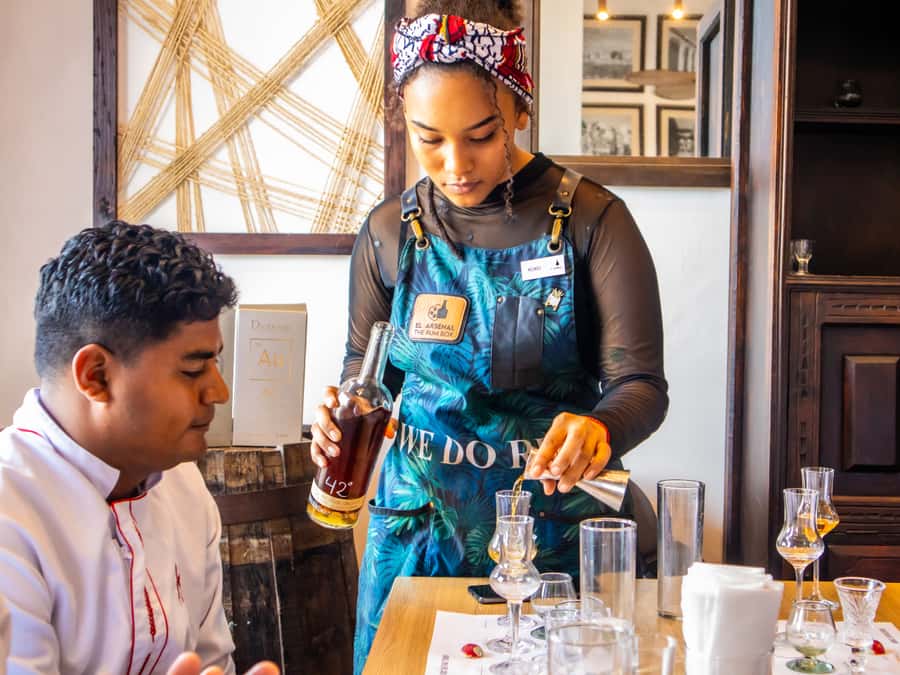 Cartagena: The Legendary Colombian Rum and Chocolate Tasting - The first pours: everyday rum and Colombian snacks