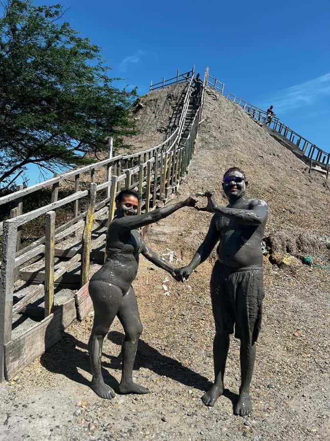 Cartagena: Totumo Mud Volcano with Bilingual Guide - Washing off after the mud