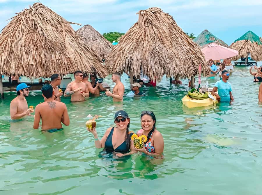 Cartagena: Visit 4 islands in a speedboat + plankton! - Playa Tranquila: lunch and a needed pause