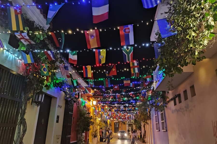 Cartagena: Walled City & Getsemani Private Tour - Two Caribbean Colombian snacks