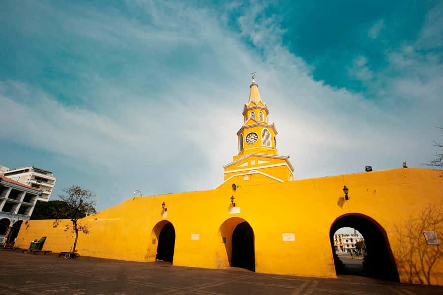 Cartagena: Walled City Walking Tour - Walking the wall toward Las Bóvedas