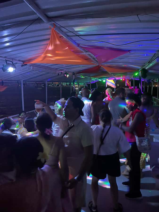 Cartagena: White Night Boat Tour with Dinner and Open Bar - Key things to know before booking
