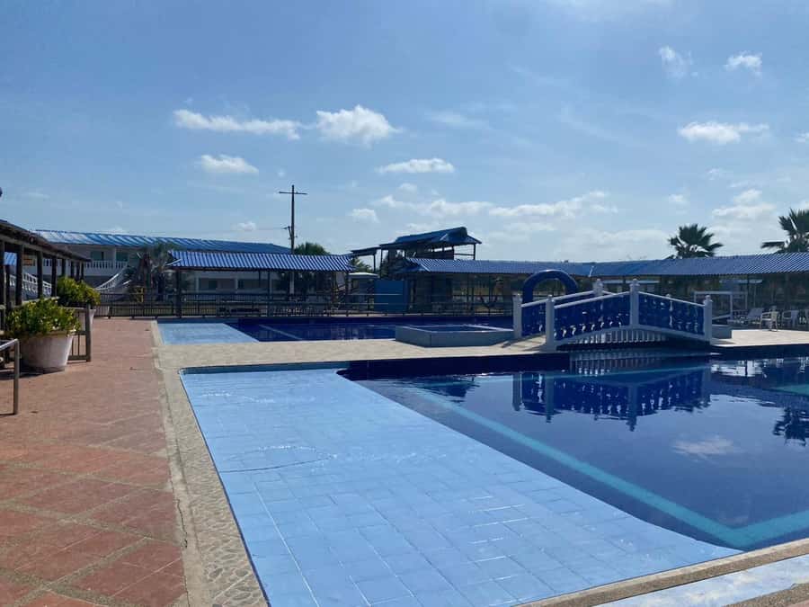 Cartatgena: Volcan Del Totumo + Almuerzo En Hotel VIP - The included mud massage, and the extra-cost services