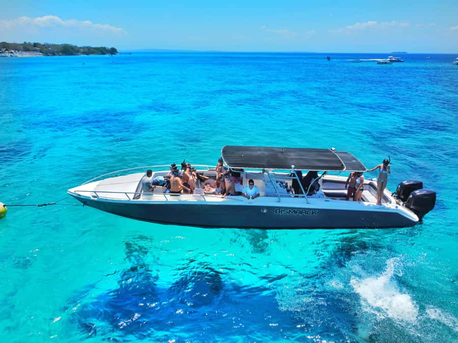 Cholon Forever Boat Party - The first run toward Isla Grande