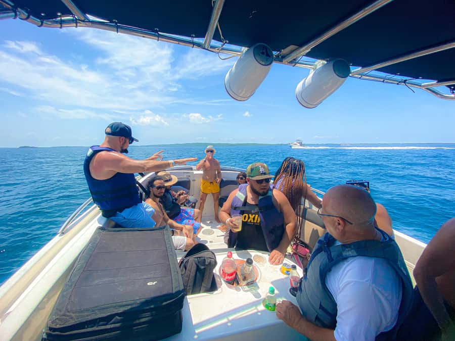 Cholon Forever Boat Party - Who should book this party boat?