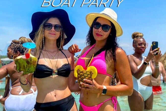 Cholon The party island, with DJ on board - Music and guiding: the best part of the package