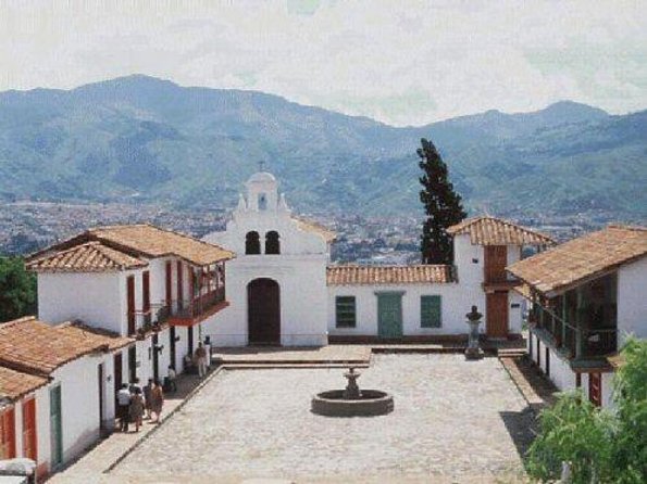 City tour, Commune 13, Metro Cable, Botero Park and more. Private - Five details that shape the experience