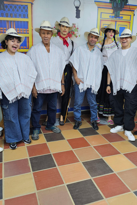 Coffee Experience with roasting show in Comuna 13 - The roasting show brings the process to life