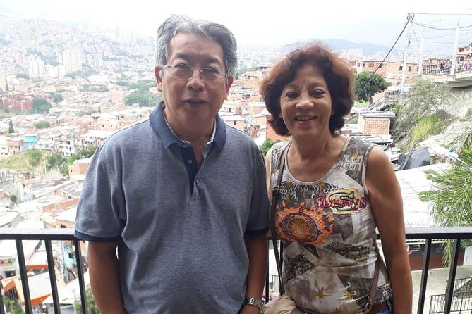 Complete Pack: Pablo Escobar Tour and Comuna 13 - Starting through central Medellín and Atanasio Girardot