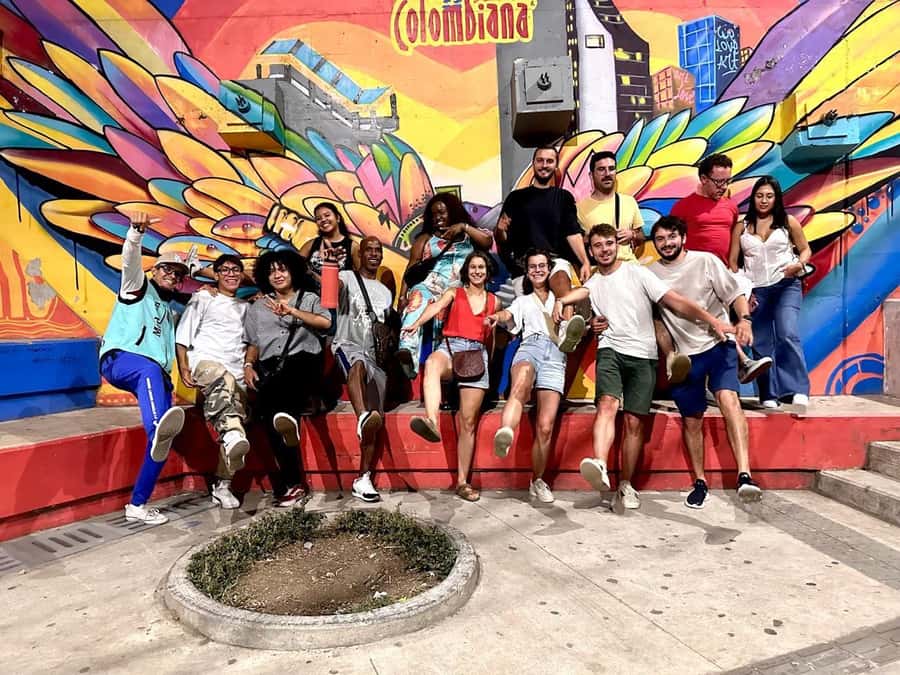 Complete Tour in Comuna 13: Graffiti, History and Street Delights - What the $16 price really includes