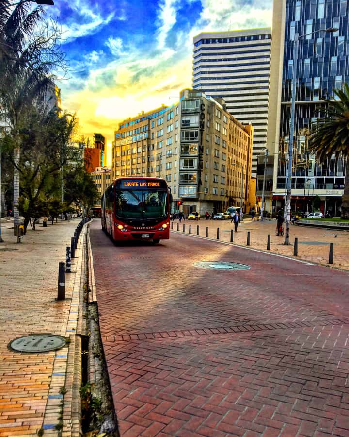 Complete Walking Tour in Bogota's Downtown - Bolívar Square: Bogotá’s political center in 35 minutes