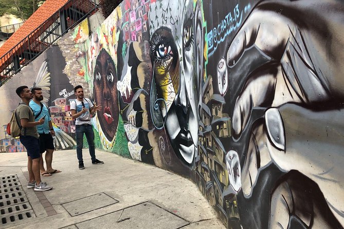 Comuna 13 & Downtown: From violence to innovation - Why This Route Gives You More Than a Standard Walking Tour