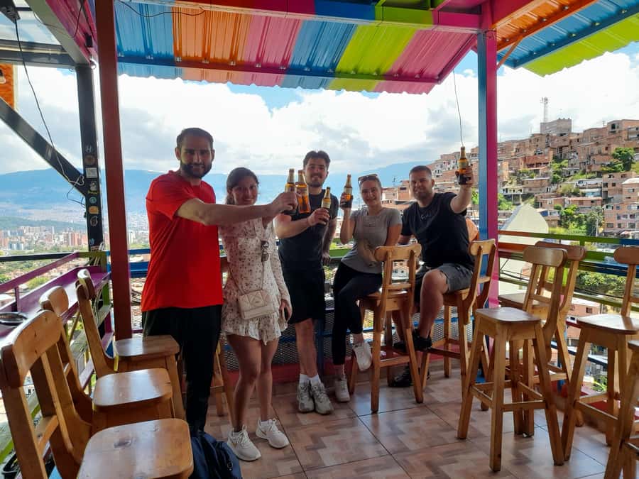 Comuna 13: Graffiti tour & Street Food/drink with telesferic - Why Comuna 13 works best with context