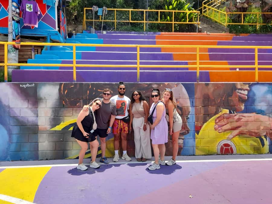 Comuna 13: Graffiti tour & Street Food/drink with telesferic - Metro travel and the cable-car views