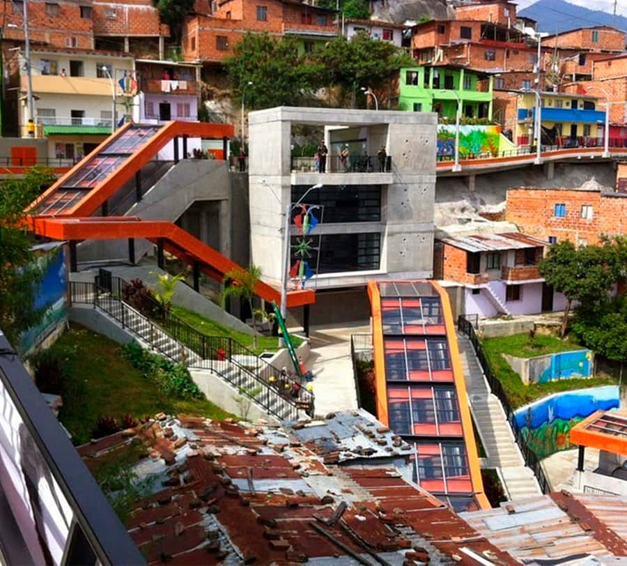 Comuna 13: Graffiti Tour with Tasting, Live Show, & Gallery - Key points to know before you go