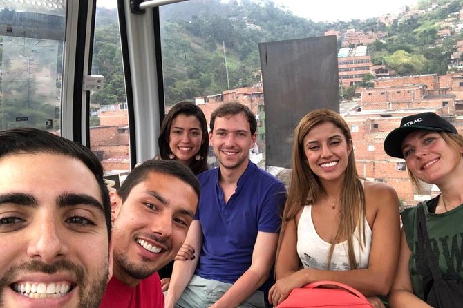 comuna 13 graffitour & cable car - The Escaleras Eléctricas: art, stories, and a demanding walk