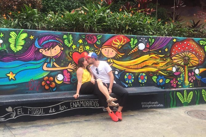 comuna 13 graffitour & cable car - Who will enjoy this tour most?