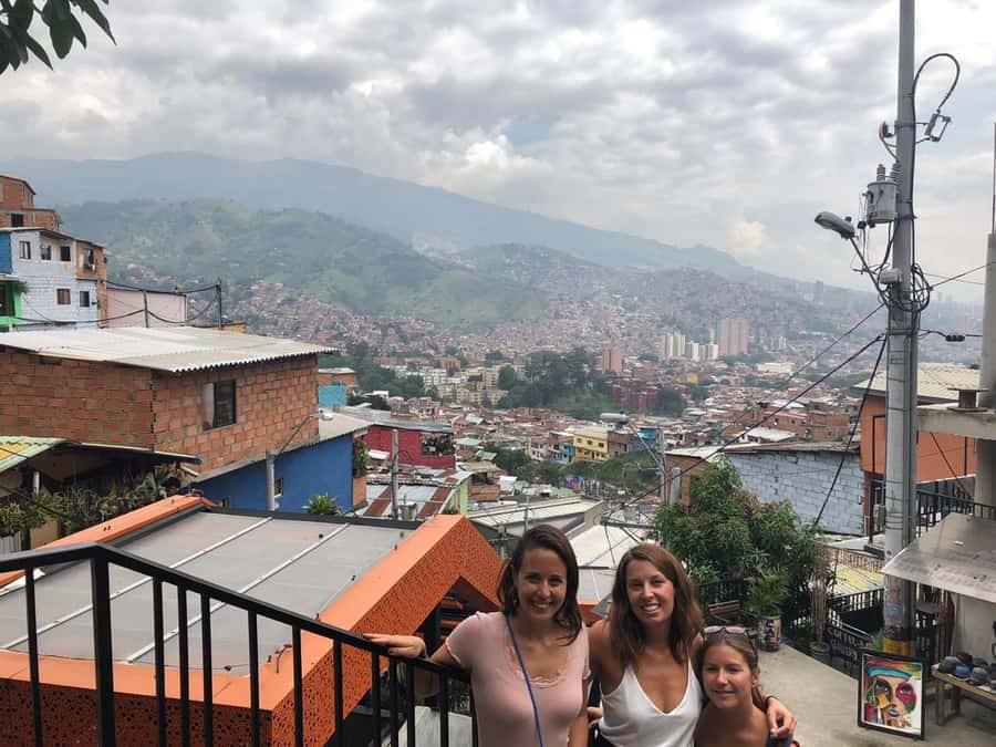 Comuna 13 Neighborhood & Street Art Private Tour - What makes the guide the deciding factor