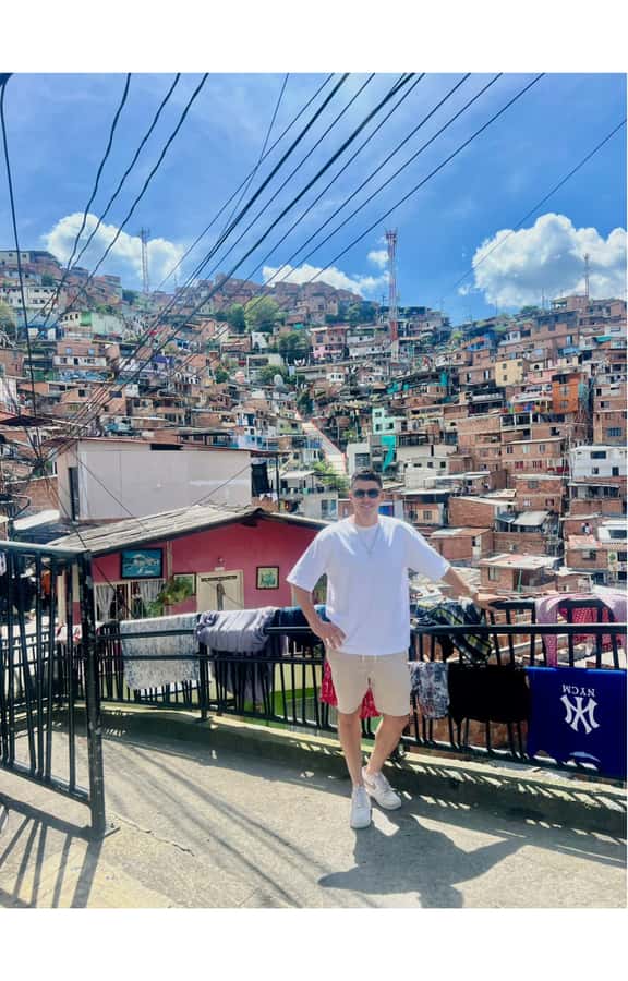 Comuna 13: Recorrido de Arte Urbano, Cultura y Resiliencia - The 15-minute scenic pause and return