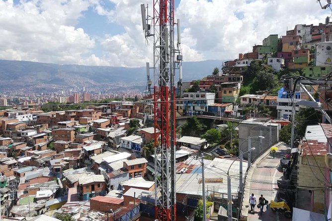 Comuna 13 tour and cable car - Key Points at a Glance