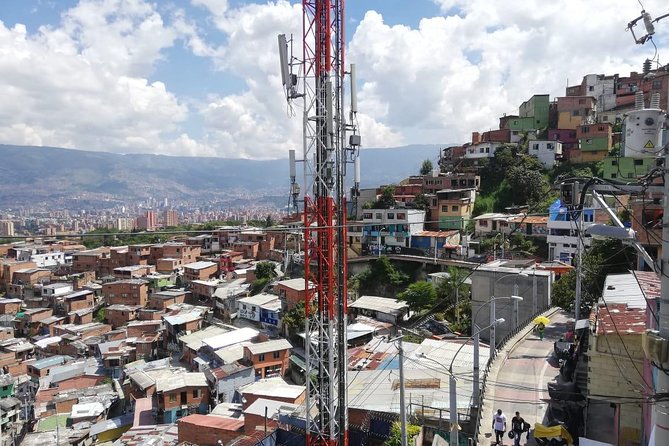 Comuna 13 tour and cable car - The Value of $90 Per Person