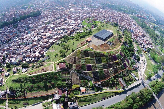 Comuna 4 Walking Tour Medellin - Starting Near Metro Caribe and Moravia’s First Chapter