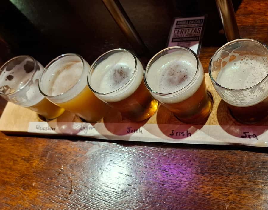 Craft Beer Pub Crawl in Cali - Three hours, three bars, and a very social pace