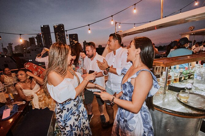 Dinner cruise on Cartagena's bay with Sibarita Master - Dinner, wine, and the real value of the meal