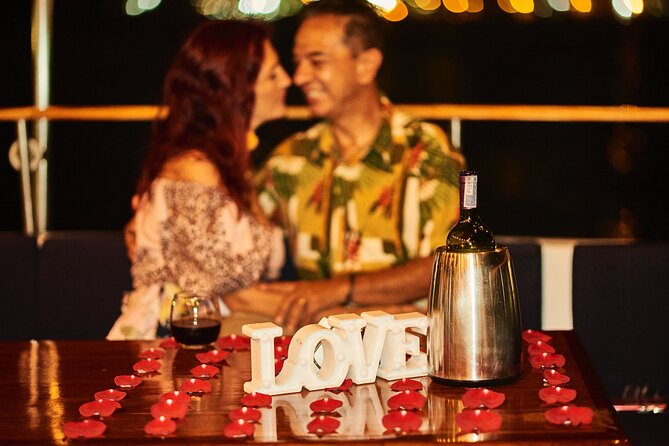 Dinner cruise on Cartagena's bay with Sibarita Master - The romantic option and table arrangements