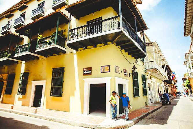Do it yourself 11 days tour in Colombia (customizable) - Day 6: El Peñol and colorful Guatapé