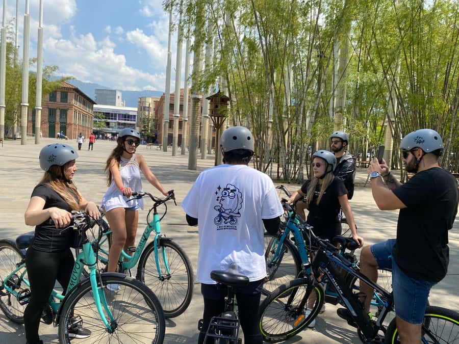 E-Bike City Tour Medellin with Local beer and Snacks - Conquistadores and the city between the landmarks