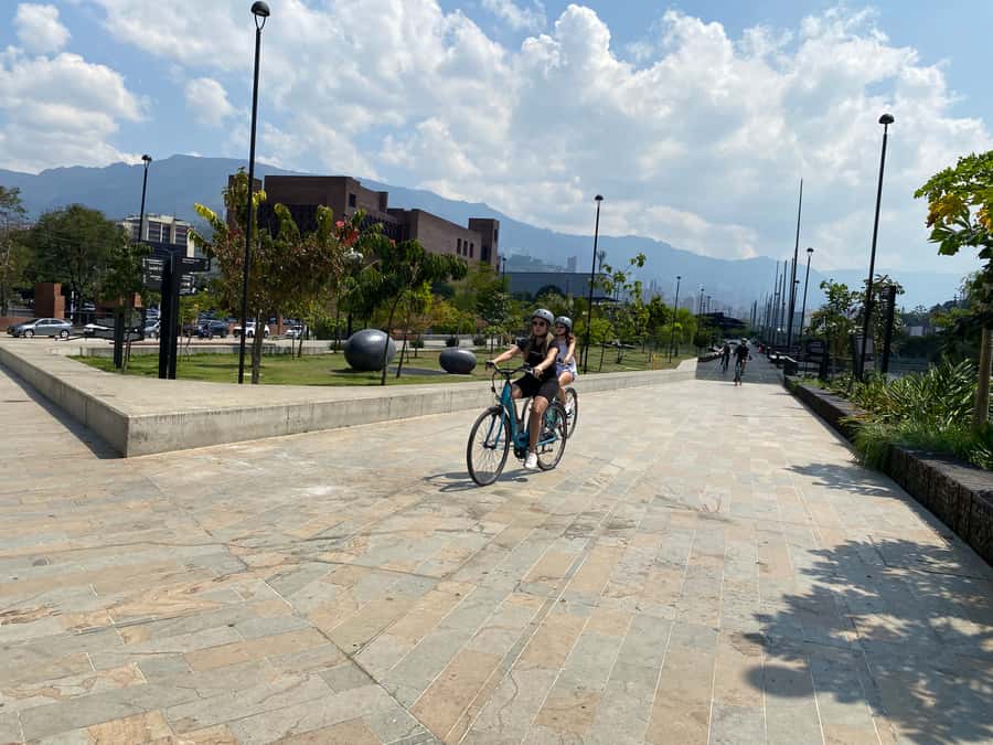 E-Bike City Tour Medellin with Local beer and Snacks - Plaza Botero and art in the city center